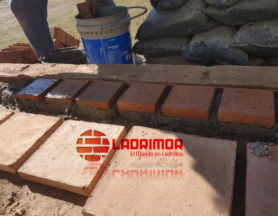 Loseta 25 x 25 de barro cocido